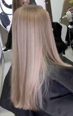 Korean Blonde Balayage, Head Full Of Highlights, Pretty Hair Colours, Cold Blonde Hair Ash, Haircut Ideas Long Hair, Cold Blonde Hair, Cream Blonde, Cold Blonde, Pale Blonde Hair