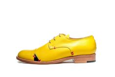 Handmade women's leather Oxford - brogues shoes - There's something about these beauties. Men inspired, this yellow derby shoes balance comfort with style. Signature with patches and stitches in front and back they are perfect way to stay elegant all through the day. Handmade from Italian leather from sole to upper they are every women must have transeasonal pair of flat shoes. Wear yours with everything from cropped pants to tea dresses to give your look a boyish spin. DETAILS: Full leather upp Leather Oxfords Women, Brogues Shoes, Yellow Office, Hipster Shoes, Tea Dresses, Multicolor Shoes, Shoes Yellow, Oxford Brogues, Lace Up Flats