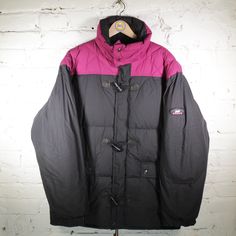 Casual vintage winter jacket ski jacket in size L from Diadora. Relatively thick. With stowable hood. Inner & outer material: 35% cotton, 65% polyester. Filling 100% down. You can find more sports jackets, windbreakers and other vintage clothing in our Etsy shop. If you have any questions, just write to us! Your soul & style from Berlin P.S.: Our clothes are vintage, so not new. We list defects that go beyond expected signs of wear (e.g. stains, missing buttons, holes, etc.) to the best of our k Hooded Puffer Jacket For Ski Season, Sporty Hooded Puffer Jacket For Ski Season, Urban Style Windbreaker For Winter Skiing, Urban Style Windbreaker For Skiing In Winter, Urban Winter Windbreaker For Skiing, Retro Nylon Winter Outerwear, Retro Winter Nylon Outerwear, Hooded Nylon Puffer Jacket For Skiing, Hooded Down Puffer Jacket For Skiing