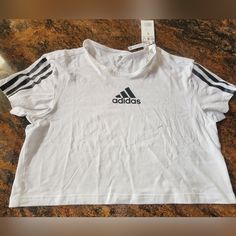 Brand New Adidas Training Tee In White Size Small White Halter Crop Top, Animal Print Crop Tops, Cropped Workout Top, Cropped Quarter Zip, Adidas Crop Top, Adidas Cropped Hoodie, Oversized Crop Top, Cropped White Tee, Adidas Training