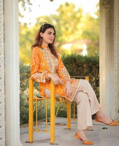 Beautiful Dps, Desi Casual, Pakistan Street Style, Eastern Dresses, Traditional Outfit, Trouser Design