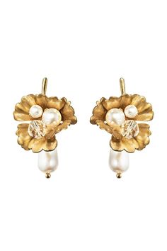 These vintage earrings are truly extraordinary in that they cleverly combine different pearl shapes with an elegant brass flower. As a magical bouquet of flowers, they adorn the bride's ears while still maintaining a subtle elegance. What is particularly fascinating is the artful intertwining of the round silhouettes around an elongated pearl, which gently completes the jewelry. Crystals and pearls - Swarovski Elements diameter approx. 4-6 mm Teardrop shaped beads approximately 12mm long Brass f Gold Flower Cluster Earrings For Wedding, Gold Brass Pearl Earrings For Wedding, Wedding Pearl Drop Brass Earrings, Delicate Brass Wedding Earrings, Wedding Pearl Drop Earrings In Brass, Vintage Flower Clip-on Earrings For Wedding, Elegant Brass Flower Earrings, Brass Flower Earrings For Wedding, Elegant Brass Pearl Earrings For Wedding