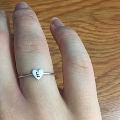 Herz Initial Ring personalisierte Herz Brief Ring | Etsy Zierlicher Ring, Initial Ring, Open Heart, Ring Ring, Heart Ring, Initials, Silver Rings, Ring, Trending Outfits