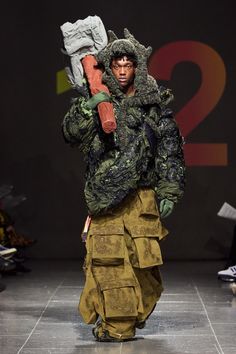 Futurism Fashion, Black Men Fashion Urban, Fall 2023 Ready To Wear, 2023 Ready To Wear Collection, 2023 Ready To Wear, Middle Age Fashion, Central Saint Martins, Avant Garde Fashion