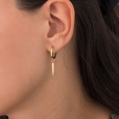 Elevate your style with our 14k gold mini hoops featuring a stylish dangling spike charm. These versatile earrings are perfect for both men and women, adding a bold touch to any outfit. Lightweight and comfortable, they are ideal for everyday wear or special occasions. These mini hoops make a great gift for yourself or a loved one. Shop now to add a unique flair to your jewelry collection! ∙EARRING DETAILS∙ * Material: 14k Solid Gold ("585" EU authenticity stamp)  * Weight: 2.1gr approximately * Stacking Earrings, Earrings Mens, Christmas Jewelry Gift, Earrings Stacking, Stacked Earrings, Hoops Gold, Mini Hoop Earrings, Solid Gold Earrings, Christmas Gift Jewelry