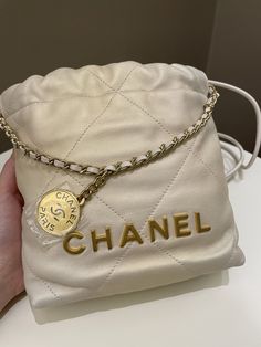 Chanel 23S Mini 22Iridescent Ecru Calfskin AGHWSize 20 x 19 x 6 cmStrap drop 56 cmMicrochipNov 20239.9/10 NewIncludes full set box, dust bag and receiptRTP 7880 sgd Price now 6600 sgd 4970 usd CN6030-01 Chanel 22 Bag, Chanel 22, Designer Bags Louis Vuitton, Chanel Mini, Burberry Sunglasses, Chanel Paris, Red Fox, Shopping Tote, Classic Flap