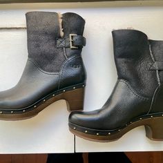 Ugg Lynnea Clog Fur Lined Boots. Size 8 In Black Leather. Never Worn In Original Box And Bottom Sole Shield Still On Ugg Clog, Ugg Clogs, Shoes Ugg, Fur Lined Boots, Ugg Black, Womens Uggs, Ugg Shoes, Heeled Boots, Clogs