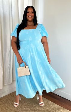 The loveliest mademoiselle in the blue butterfly Mia Midi Dress. This sweet flowy midi features poof sleeves and a princess seamed bodice with a smocked back. An easy one-and-done look styled with heeled sandals and gold jewelry. Pastel Midi Dress, Kimono Crop Top, Pastel Clothing, Maternity Bridesmaid Dresses, Midi Dress Blue, Bridesmaid Colors, Pastel Dress, Bridesmaid Dresses Plus Size, Bridesmaid Dresses Prom