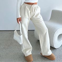 Brand New With The Tags White Fox Pants, Beige Leisure Pants For Fall, Casual White Pants For Day Out, Leisure White Pants With Pockets, White Leisure Trousers, White Trousers For Leisure, Cotton Sweatpants Relaxed Fit For Day Out, White Sweatpants With Pockets For Leisure, White Leisure Long Pants