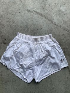 Vintage Adidas White and Black Logo Sprinter Short Size XL in great condition without any holes. The shorts are stretchy. Size: XL (see measurements) Material: 100% Cotton Measurements: - Total length: 32 cm(12.6") - Waist: 34 cm(13.3") - Waist stretched: 52cm(20.4") NOTE: Due to the age, clothing/items can shrink or it may be that the sizing from that time the item was made in, is not the same as the sizing in modern clothing and current sizes. Make sure you check our measurements first before Vintage Boxer, Shorts Adidas, Adidas Vintage, Soccer Shorts, Modern Clothing, Gym Clothing, Adidas White, Adidas Shorts, Vintage Adidas