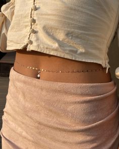 14k gold-filled belly chain Stomach Chains, Belly Button Piercing Rings, Cute Belly Rings, Piercings Ideas, Bellybutton Piercings, Belly Piercing Jewelry, Piercing Inspo, Gold Body Chain, Body Necklace