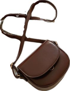 Trendy Brown Saddle Bag With Phone Holder, Trendy Brown Saddle Bag With Mobile Phone Pocket, Trendy Brown Saddle Bag With Large Capacity, Brown Saddle Bag With Large Capacity For Daily Use, Brown Large Capacity Saddle Bag For Daily Use, Casual Brown Rectangular Saddle Bag, Trendy Brown Everyday Saddle Bag, Trendy Brown Saddle Bag For Everyday, Inch Bag