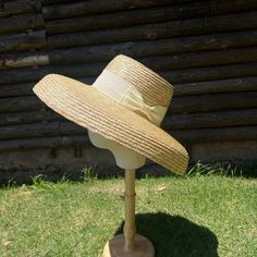 French elegant vintage straw straw hat, The brim is down, Hepburn style Material: straw straw, hat eaves finalize the design, more rigid has the type. The brim is 15cm long and 45cm in diameter Cap circumference 57cm adjustable Hat 9.5 cm deep Can be folded, wide brim, can roll up, can put down, how to face how to About Courier, we now send Chinese SF, within 7 working days to the United States, other countries will slow down a little, less than some countries, and I'll send parcel, if in a hurr Classic Cream Straw Hat For Beach, Elegant Natural Boater Hat For Garden Party, Chic Straw Boater Hat For Garden Party, Summer Brimmed Boater Hat For Garden Party, Summer Boater Hat With Curved Brim For Garden Party, Chic Straw Sun Hat For Garden Party, Chic Cream Straw Hat, Elegant Straw Brimmed Cloche Hat, Summer Wide Brim Boater Hat For Garden Party