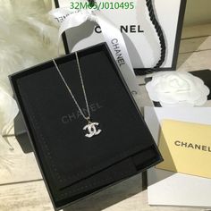 Expensive Jewelry Luxury, Chanel Necklace, Chanel Chanel, Expensive Jewelry, Girly Jewelry, Mode Streetwear, Jewelry Inspo, Coco Chanel, Cute Jewelry