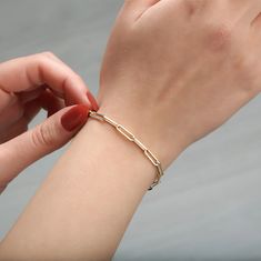 Paperclip Chain Bracelet With High Quality Gold Trendy Circle - Etsy Gold Bar Earrings Studs, Minimal Bracelet, Modern Jewellery Design, Elongated Oval, Jewelry Delicate, Trendy Bracelets, Gold Armband, Bar Stud Earrings, Ruby Jewelry