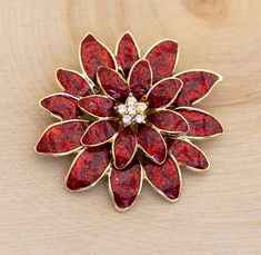 Vintage brooch of a dazzling red flower. Beautiful piece for all occasions, or for the holidays! 🌈 Items Condition Good condition! 🚚 About Shipping  I package and ship within 1 business day of purchase and use USPS first class. Your items come delivered in jewelry boxes depending on the size.  🐝 Best Offer I'm willing to negotiate :) Thanks! ❤️❤️❤️ Colorful Bangles, 2000 Fashion, Flower Vintage, Golden Ring, Holiday Items, Pearl Flower, Vintage Brooch, Red Flower, Bib Necklace