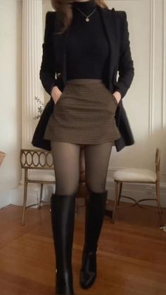 Corporate Outfits Skirt, Baddie Bday Outfits, Academic Aesthetic Outfit, Bronze Outfit, Stealth Wealth Style, Classy Looks, Basic Fashion, High Fashion Outfits, Thanksgiving Outfit