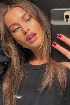 Honey Hair, Glowing Makeup, Red Nail, Glamour Makeup, Haircut And Color, Makeup Pictures, Maquillaje Natural, Pretty Makeup, Beauty Make Up