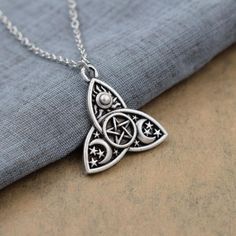 Triple Moon Goddess Triquetra Necklace Moon Goddess Jewelry, Wicca Necklace, Triquetra Necklace, Triquetra Pendant, Tattoos Infinity, Wiccan Necklace, Pentagram Necklace, Witch Necklace, Triple Moon Goddess