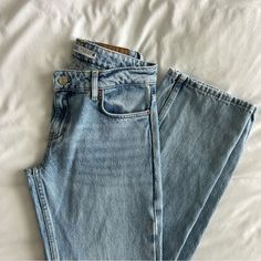 Never Worn Size 4 - Low Waist - Light Wash Trendy Jeans 2024, Low Waist Jeans, American Jeans, Trendy Jeans, Clothing Pieces, Future Outfit, Birthday Wishlist, Waist Jeans, Zara Jeans