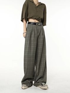 Model wearing the dark grey Vintage Plaid Wide-Leg Jeans in a gray background Wide Leg Plaid Pants Outfit, Academia Pants, Dark Academia Pants, 90s Aesthetic Fashion, 90s Fashion Summer, Plaid Pants Outfit, Big Pants, 90s Hip Hop Fashion, Trendy Pants