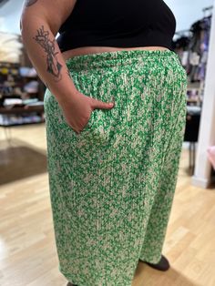 You guys loved the first iterations of these fun pleated Elyse Pants so here we are again with a super fun green and white floral options! Cut in our Elyse pant style these are a statement and also super comfy with a wide elastic waistband and POCKETS. *These cuties are made to order so please allow a little extra time for shipping- approximately 2-3 weeks from order date.* Casual Floral Print Wide Leg Pants For Spring, Green Wide Leg Pants With Elastic Waistband, Green Bottoms With Elastic Waistband For Spring, Chic Green Bottoms With Elastic Waistband, Casual Green Wide Leg Pants For Spring, Green Relaxed Fit Wide-leg Pants, Green Bottoms With Elastic Waistband And Loose Fit, Green Wide-leg Pants With Elastic Waistband, Spring Floral Print Green Wide Leg Pants