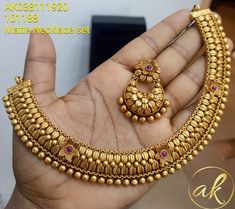 Indian Gold Necklace Designs, Golden Sparkle, Unique Gold Jewelry Designs, Wedding Jewelry Sets Bridal Jewellery, Gold Bridal Necklace, Gold Jewelry Outfits