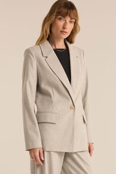 Unleash your inner boss babe with the Z Supply Monroe Pinstripe Blazer. This must-have professional piece will elevate your style game and give you the confidence to conquer any meeting. Details: Long sleeve Fully lined Button front Flap pocket Midweight Regular fit Pinstripe: 66% Polyester, 32% Rayon, 2% Spandex Structured Blazer, Pinstripe Blazer, Short Loungewear, Blazer Women, Mango Outlet, Pinstripe Pants, Professional Fashion, Collar Designs, Plaid Blazer