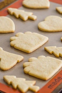 some cookies that are on a cookie sheet