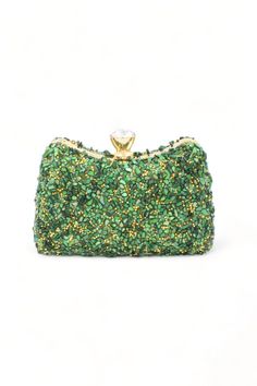 It has a 120 cm removable chain. It is lined. Dimensions: Width 17cm x Length 9cm / Depth: 5 cm Plus phones fit easily. Green Rectangular Evening Bag With Chain Strap, Green Evening Bags With Chain Strap, Green Evening Bag With Chain Strap, Green Pouch Shoulder Bag For Party, Green Clutch Evening Bag, Green Clutch With Chain Strap, Elegant Green Bags With Chain Strap, Green Clutch Shoulder Bag For Party, Green Clutch Bag With Chain Strap