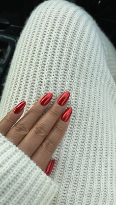 Christmas Nails Nail Art Red, Christmas Crome Nails Almond, Good And Red Nails, Valentines Day Nails Red Chrome, Christmas Nails Festive, Red Chrome Design Nails, Red Christmas Nails Chrome, Black Nails Red Chrome, Red Sparkly Almond Nails