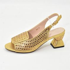 Fashionable Italian Style women shoes African Wedding Jewelry, African Maxi Dresses, Bridal Accessories Jewelry, Italian Shoes, African Lace, Women Party, African Wedding, Handbag Shoes, Style Women