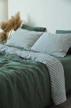 linen bedding Copenhagen Style Bedding, Denmark Design Interior, Solid Color Bedding, Trendy Duvet Covers, Sage Green Dorm Room Decor, Striped Sheets Bedding, Green And Blue Apartment, Green Stripe Bedding, Blue And Green Bedding Ideas