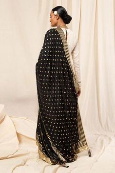 Shop for Masaba White Crepe Vintage Bud Sharara Set for Women Online at Aza Fashions Short Anarkali, Tassel Dupatta, Sharara Dress, Designer Sharara Suits, Designer Sharara, Sharara Pants, White Kurta, Sharara Set, Luxury Women Fashion