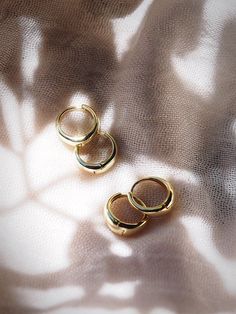 Mini Gold Dome Huggie Hoop earrings for everyday. Dependable, comfortable, and basic beauties. A classic pair easy to wear alone or stacked. ✦ Choose from two thickness choices. ✦ ✦ DETAILS ✦✧ Name: Aniani (A nee A nee) - Mirror, glass.✧ Size 1: 4mm thick; 12mm outer diameter; 9mm Inner diameter.✧ Size 2: 5mm thick; 12mm outer diamter; 9mm Inner diameter.✧ 18kt Gold Plated Sterling Silver.✧ Sold as a pair.✧ All Ke Aloha Jewelry pieces come packaged thoughtfully, beautifully, and ready for gift g Classic Stackable Hoop Huggie Earrings, Classic Small Hoop Stackable Huggie Earrings, Classic Small Hoop Stackable Earrings, Elegant Stackable Hoop Earrings For Everyday, Classic Small Stackable Hoop Earrings, Elegant Small Hoop Stackable Earrings, Elegant Stackable Small Hoop Earrings, Classic Round Stackable Hoop Earrings, Classic Stackable Hoop Earrings For Everyday