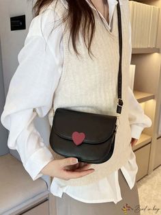 BirdinBag - Chic Heart Accent Crossbody Bag Black Preppy, Heart Decor, Pink Crossbody Bag, Style Preppy, Word Wrap, Mini Heart, Heart Decorations, Bag Bag, Black Cross Body Bag