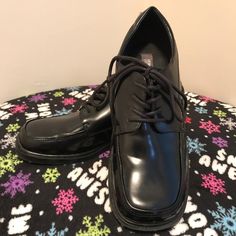 Nwob Never Worn Great Condition Shiny Black Size Big Boy 6m Tie Closure Leather Upper & Lining Rest Man Made Material Kenneth Cole Shoes, Kenneth Cole Reaction, Big Boy, Big Boys, Kenneth Cole, Kids Shoes, Leather Upper, Dress Shoes, Size 6