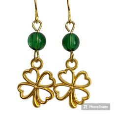 Vintage Yellow Gold Shamrock Earrings Vintage Shamrock Charms New Yellow Gold Plated Earring Hooks. Shamrock Earrings With A Clover Shape And Yellow Gold Plating. They Are Perfect For Occasions Like Mother's Day, Easter, Christmas, Graduation, Anniversary, Birthday, Spring, St. Patrick's Day, And Valentine's Day. The Earrings Have Vintage Shamrock Charms And Are Designed With A Dangle/Drop Style. Green Plastic Bead Accents. Visit Our Store For More Great Irish And Shamrock Jewelry & Accessories. Thanks For Looking. Shamrock Jewelry, Vintage Shamrock, Shamrock Earrings, Sea Life Jewelry, 4 Leaf Clover, Themed Jewelry, Fashion Jewelry Earrings, Earring Hooks, Earrings Vintage