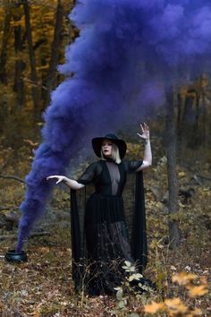 Spooky Outdoor Photoshoot, Witch Halloween Photoshoot, Dark Witch Photoshoot, Witch Photo Shoot, Halloween Photoshoot Women, Witchy Photoshoot Ideas, Halloween Themed Photoshoot, Witch Photoshoot Ideas