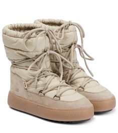 Light Low Icon Evolution snow boots Cute Snow Shoes, Hunter Snow Boots, Snow Shoes Outfit, Snow Boots Aesthetic, Low Moon Boots, Trendy Winter Boots, Shoe References, Snow Boots Outfit, Space Boots