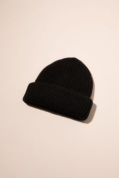 Soyez prêtes à affronter l'hiver avec cette tuque en rib. Aussi belle que confortable, vous allez l'adorer! Tuque en tricot en rib À noter que le revers n'est pas cousu Taille unique 47% acrylic, 25% nylon, 28% pbt (polybutylene terephthalate) Clean Candle, Matt & Nat, Essential Oil Candles, Turtleneck Sweater Dress, Sun With Sunglasses, Cardigan Shirt, Socks And Tights, Lingerie Romper, Cardigan Tops