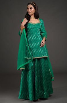 Cut Beads Embroidery, Gharara Designs Pakistani Bridal, Gharara Pakistani, Gharara Designs, Woven Embroidery, Banarasi Lehenga, Green Tunic