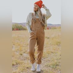 These “Ziggy” Overalls From We The Free Are The Perfect Fall Outfit Staple! The Slouchy Fit The Fall Color You Need These In Your Closet Nwt In A Size Small. Overalls Outfits, Carhartt Overalls, Lisa Fischer, Farm Clothes, Overall Outfit, Overalls Outfit, Jeans Cargo, Mode Chic, Overalls Women