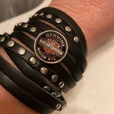 Hd Snap Bling Bracelet Black Leather New Wrap Bracelet Adjustable Other Styles In My Store Gift Box Included Harley Davidson Jewelry, Bracelet Black, Womens Jewelry Bracelets, Snap Button, Wrap Bracelet, Rock And Roll, Harley Davidson, Black Leather, Gift Box