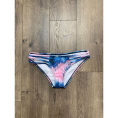 Unbranded Women's Size L Pink & Blue Peacock Print Cheeky Bikini Bottoms Nwot Size: Large (These Run Very Small- Fits Like A Xs/S) Measurements: Waist- 26" Length- 7" Condition: New Without Tags. Item Has Only Been Used To Try On. Item's Fit Is Extremely Small And Fits More Like A Extra Small/ Small. Please See Measurements Above For More Details. Please See Photos Above For Described Condition. Garment Is From A Smoke-Free, Pet-Friendly Home. Please Check Out My Store And Create Bundles For Ext Multicolor Beachy Bottoms For Pool, Multicolor Fitted Bottoms For Beach Party, Fitted Multicolor Bottoms For Beach Party, Beachy Multicolor Bottoms For Pool, Blue Printed Bottoms For Pool, Printed Blue Bottoms For Pool, Fitted Multicolor Beachy Bottoms, Blue Printed Tie-side Bottoms, Beachy Multicolor Fitted Bottoms