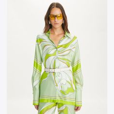 The printed tunic is crafted in soft silk twill. Wear the versatile layer buttoned as a mini dress, open over a swimsuit or paired with the matching pants for an elevated take on pajama dressing. Silk Tunic, Designer Tops, Matching Pants, Fabric Covered Button, Silk Twill, Printed Silk, Blouse Styles, New Handbags, Shop Sandals