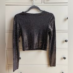 Show ‘Em Some Sparkle On Your Next Night Out! Never Worn. Mild Stretch, But Definitely Fitted. Hits Right At The Waist And Isn’t A Crop. Pairs Well With Leather Pants And Black Denim! 91% Nylon 5% Elastane 4% Metallised Fiber Glamorous Fitted Shimmer Crop Top, Metallic Shiny Fitted Crop Top, Glamorous Metallic Stretch Crop Top, Glamorous Metallic Shimmer Crop Top, Metallic Sequined Fitted Crop Top, Black Denim, Workout Shirts, Leather Pants, Night Out