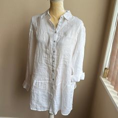 Tahari Womens Sz M Linen Shirt Tunic Top Nwt White Roll Tab Sleeve Elegant Relaxed Fit Beach Shirt, Elegant Relaxed Fit Shirt For Beach, White Linen Blouse With Spread Collar, Classic Long Sleeve Blouse For The Beach, Elegant Collared Beach Shirt, Linen Shirts Women, Shirt Tunic Top, Linen Shirt, Tunic Top