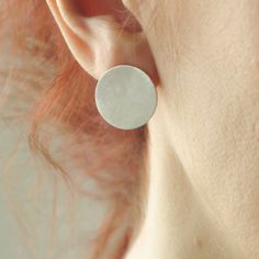 These large disc earrings are made of Eco-friendly solid 950 silver. The design of these circle earrings, in a minimalist style, is inspired by simple geometric shapes. 🌼 Nickel-free. Made from ethical and recycled solid 950 silver. Perfect for everyday wear!. ✔️ The flat disc is 18 mm in diameter and is brushed for a satin finish.   These flat round studs are a simple and elegant creation, perfect for all your outfits. This jewel is entirely handmade by me in my workshop in France and delivere Silver Disc Earrings, Luxury Polished Finish Round Disc Jewelry, Minimalist Sphere Earrings For Everyday, Minimalist Sterling Silver Sphere Earrings, Modern Sterling Silver Round Disc Earrings, Minimalist Round Disc Earrings, Minimalist Sterling Silver Round Disc Earrings, Silver Round Earrings, Architectural Jewelry