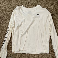 Never Worn Send Offer Nike Long Sleeve Cotton T-shirt, Nike Long Sleeve T-shirt For Spring, Sporty Long Sleeve T-shirt For Spring, Nike Cotton Long Sleeve T-shirt, White Crew Neck Graphic Tee, Nike Sporty Crew Neck Top, Sporty Long Sleeve Shirt For Spring, Casual Crew Neck Top With Logo Print, Casual Long Sleeve Tops With Logo Print